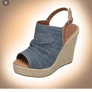 ISO.... any sizes. Soda Jafari wedge